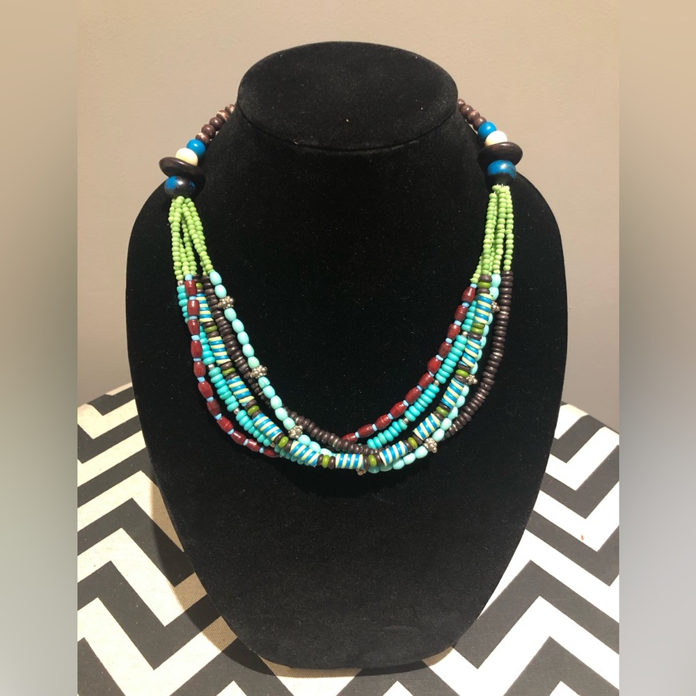 Multi beaded short necklace